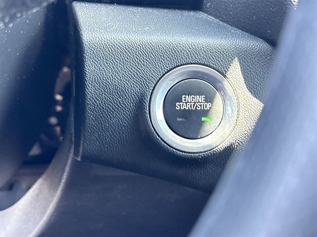 Used 2024 GMC Terrain SLE w/ Driver Convenience Package FWD image 16