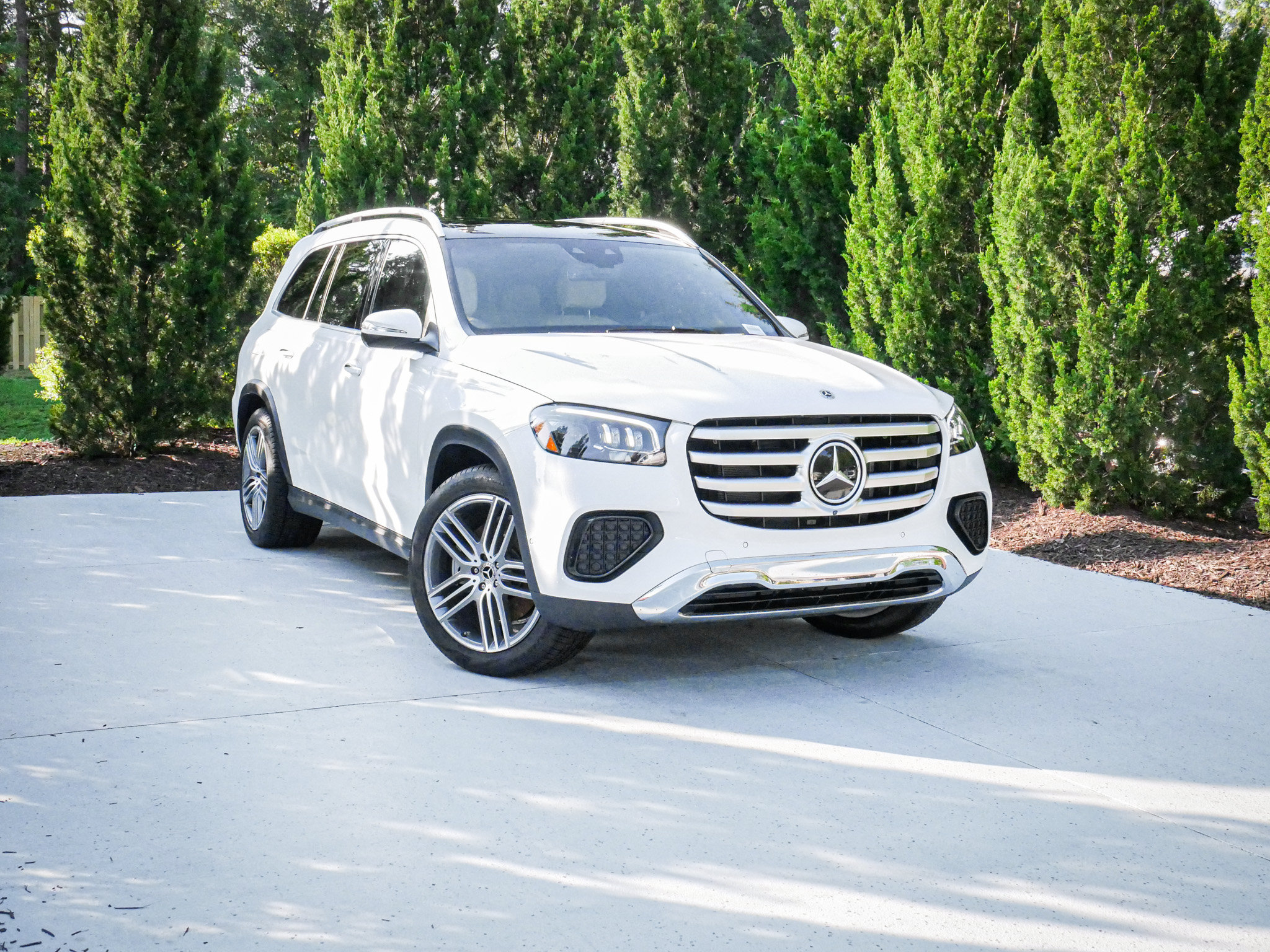 Used 2025 Mercedes-Benz GLS 450 4MATIC image 2