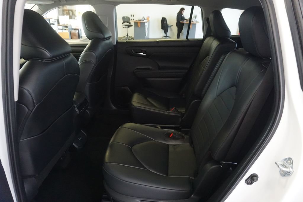 Certified 2024 Toyota Highlander XLE AWD/4WD image 22