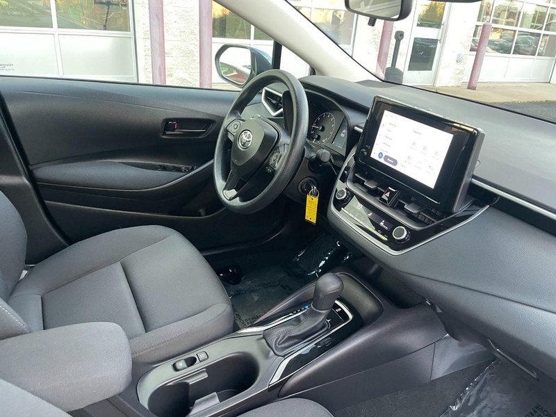 Used 2025 Toyota Corolla LE FWD image 5