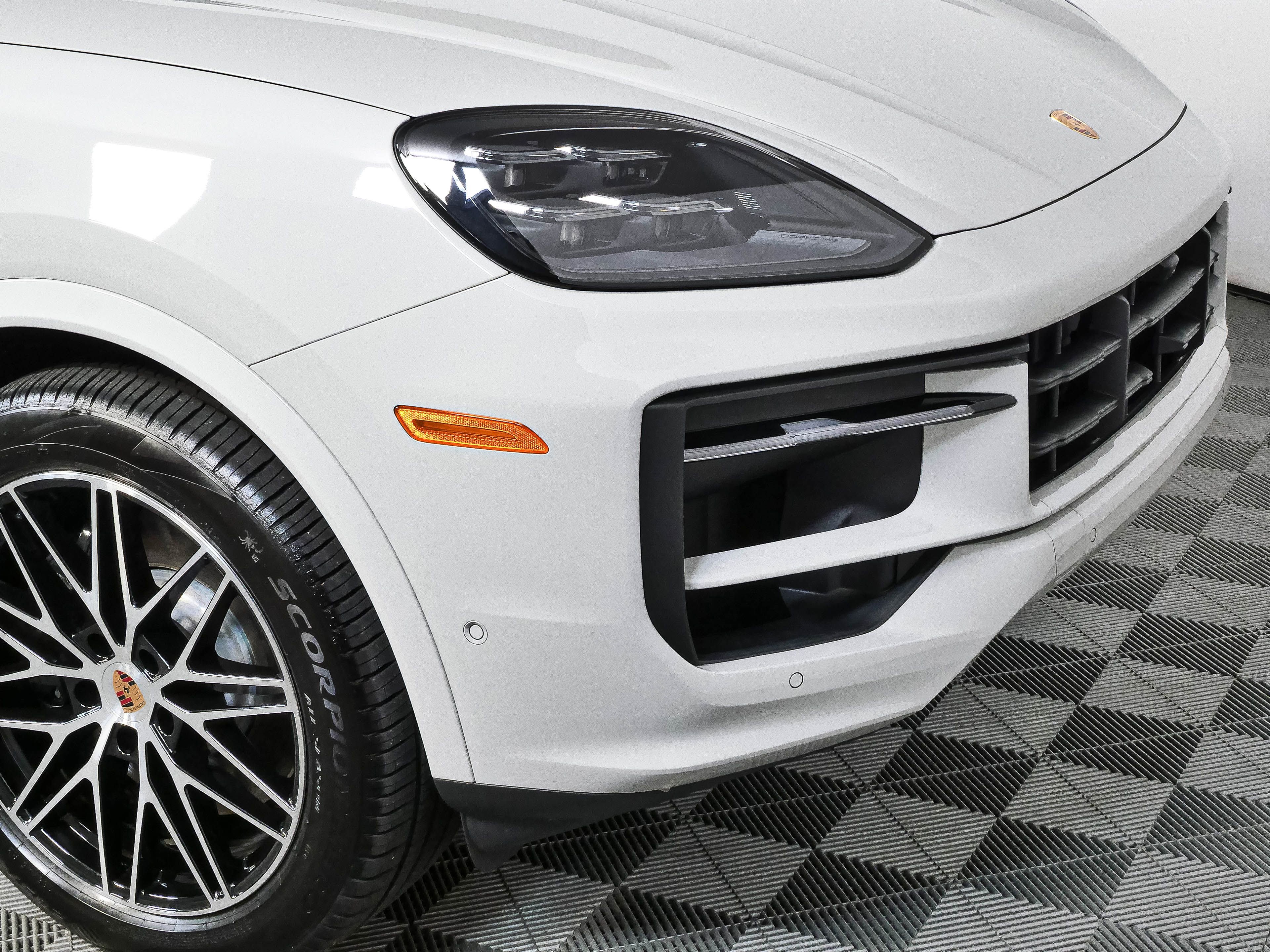 Certified 2026 Porsche Cayenne E-Hybrid Coupe AWD/4WD image 38
