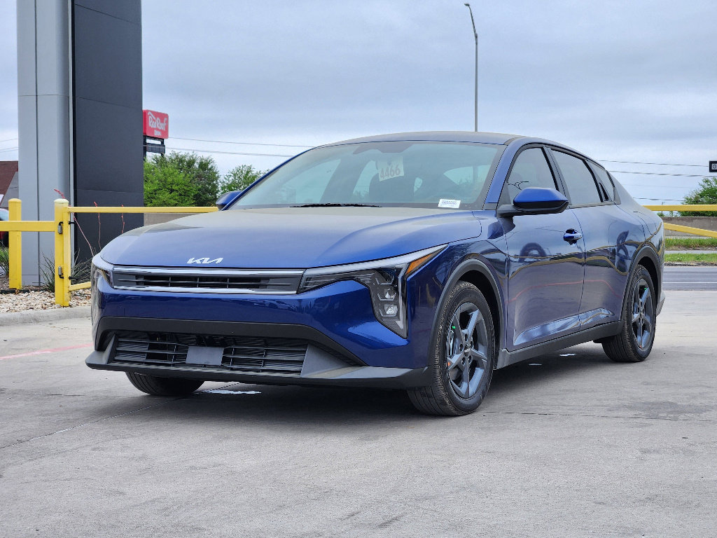New 2026 Kia K4 LXS image 2