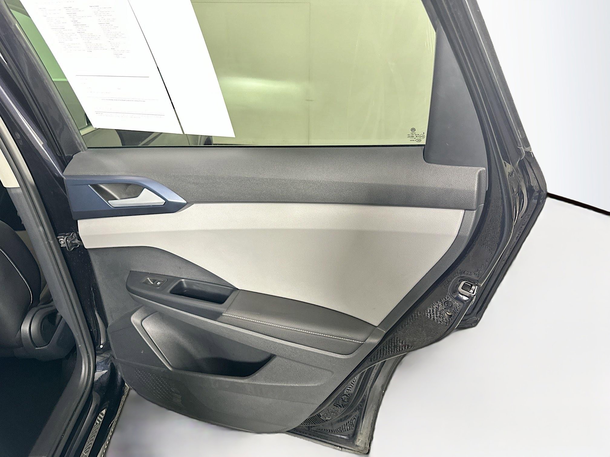 Used 2024 Volkswagen Taos SE image 29