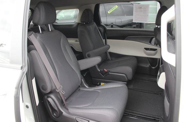 Certified 2024 Kia Carnival LX FWD image 28
