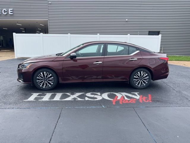 Used 2025 Nissan Altima 2.5 SV FWD image 2