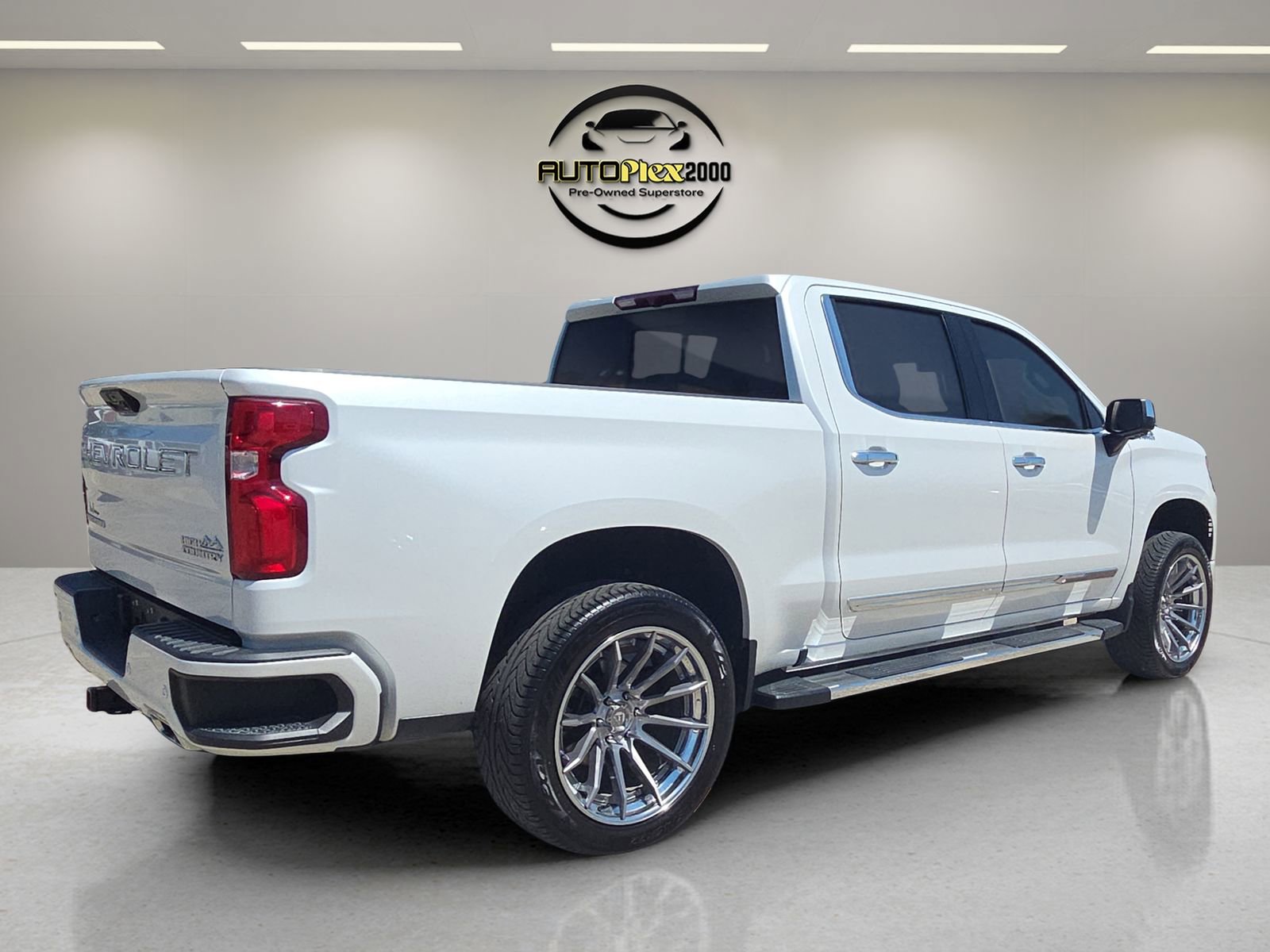 Used 2022 Chevrolet Silverado 1500 High Country w/ Z71 Off-Road Package image 7