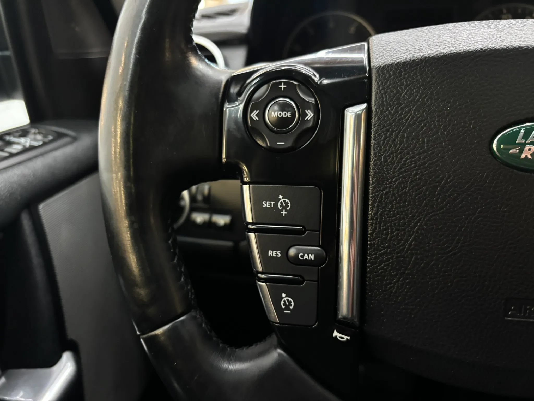 Used 2013 Land Rover LR4 HSE AWD/4WD image 16