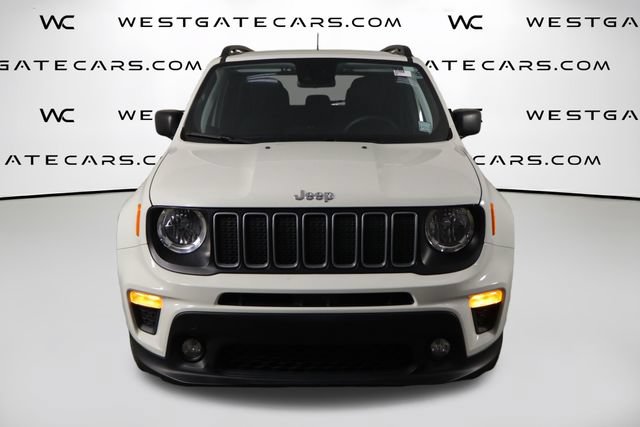 Used 2023 Jeep Renegade Latitude w/ Sun & Fun Group AWD/4WD image 2
