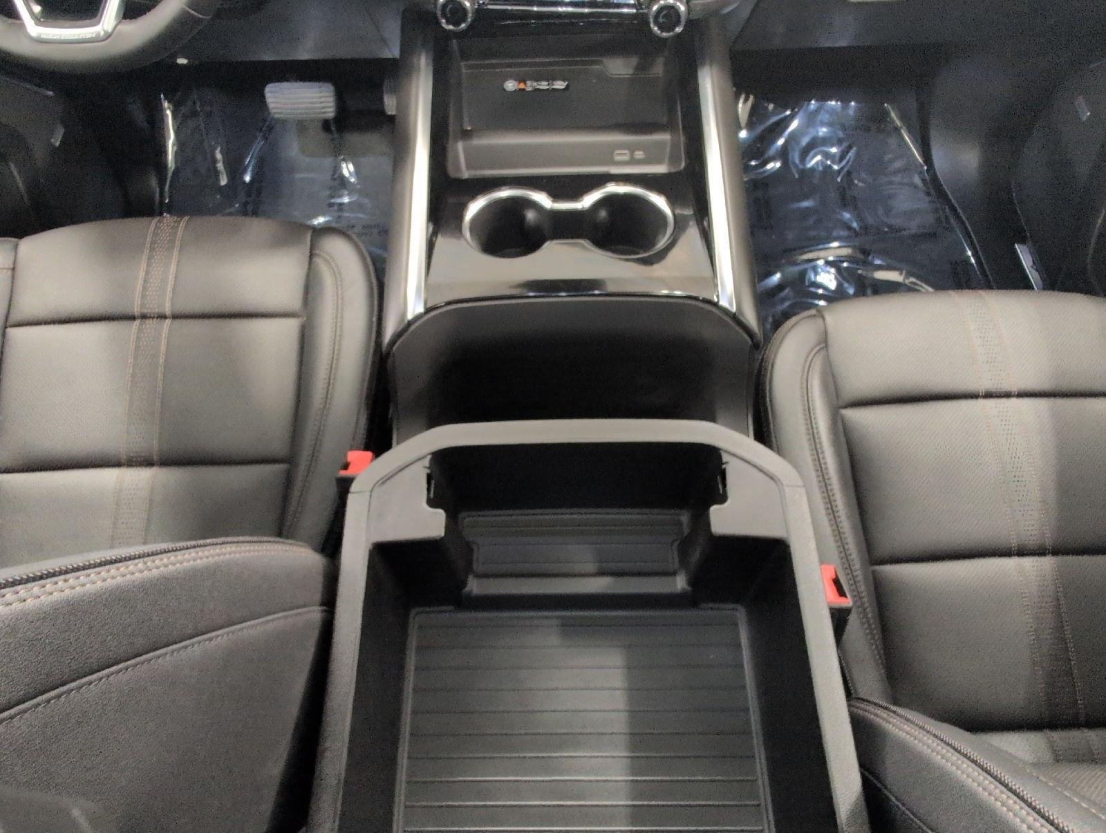 Certified 2025 Chevrolet Tahoe High Country AWD/4WD image 17