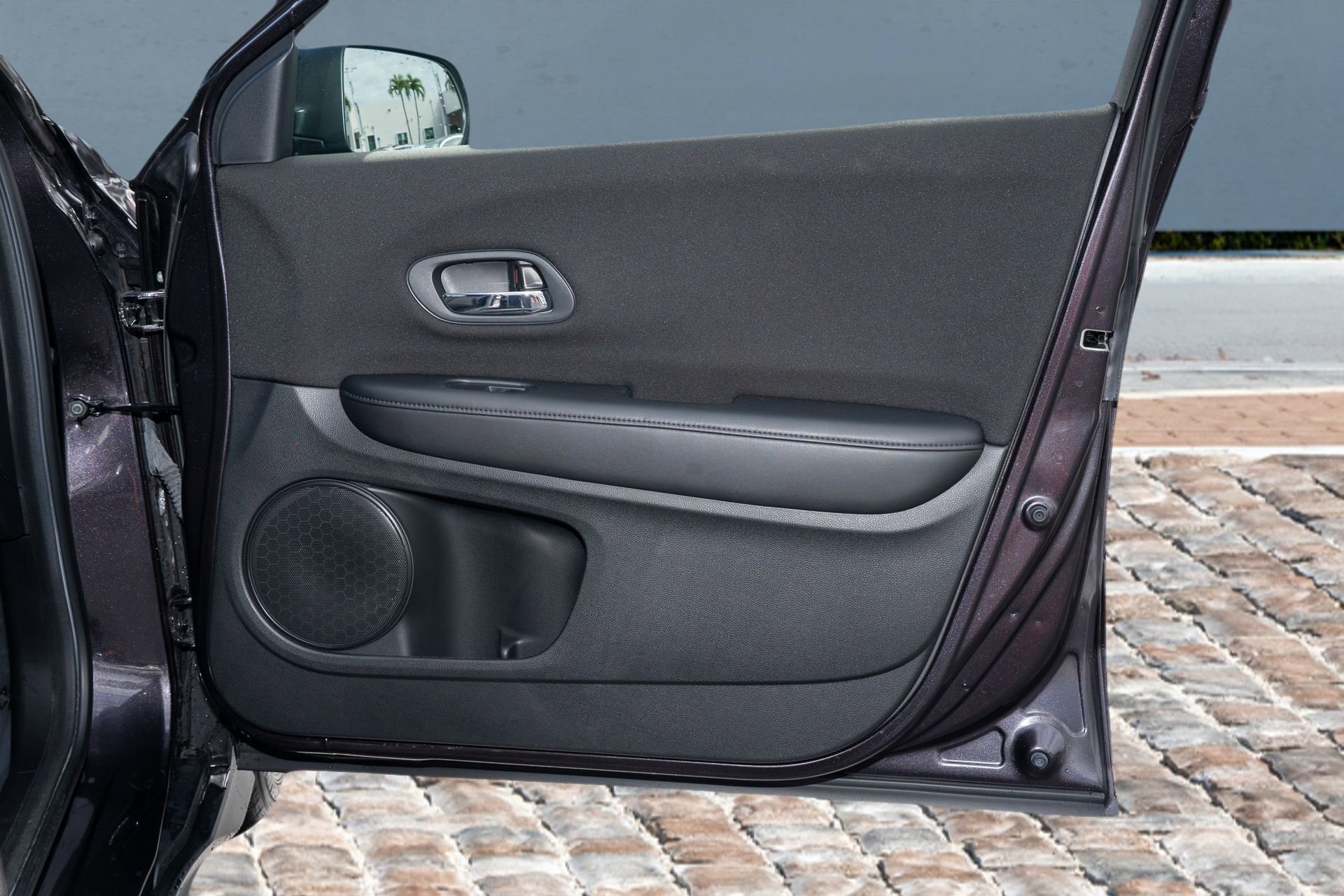 Used 2016 Honda HR-V LX image 12