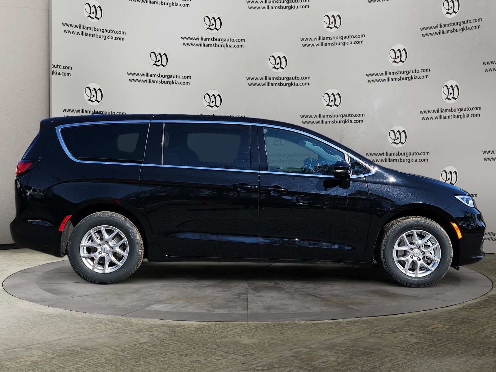 New 2026 Chrysler Pacifica Select image 6