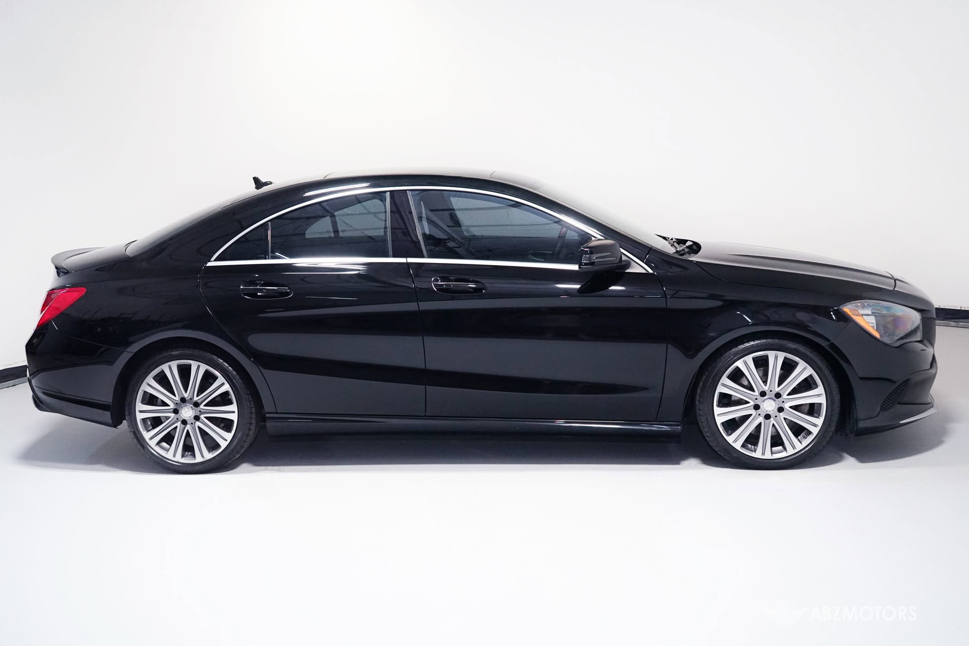 Used 2017 Mercedes-Benz CLA 250 image 3