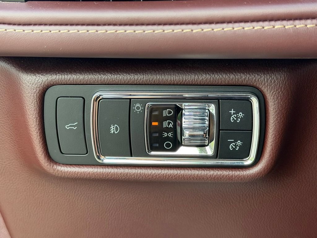 Used 2024 Lincoln Aviator Black Label w/ Jet Package AWD/4WD image 32