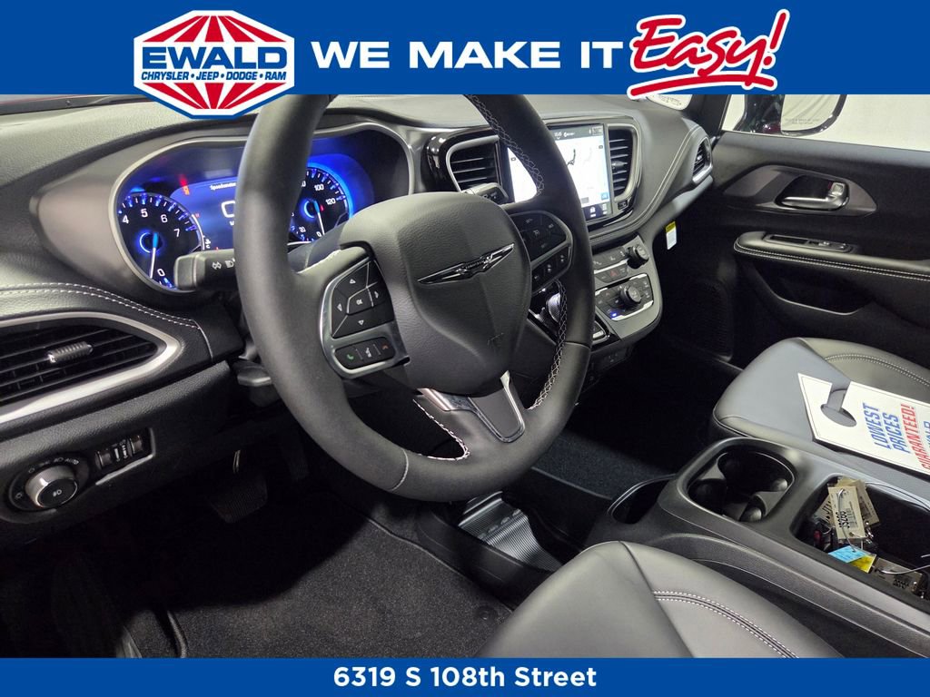 New 2026 Chrysler Pacifica Select image 4