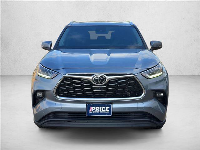 Used 2024 Toyota Highlander Limited FWD image 2