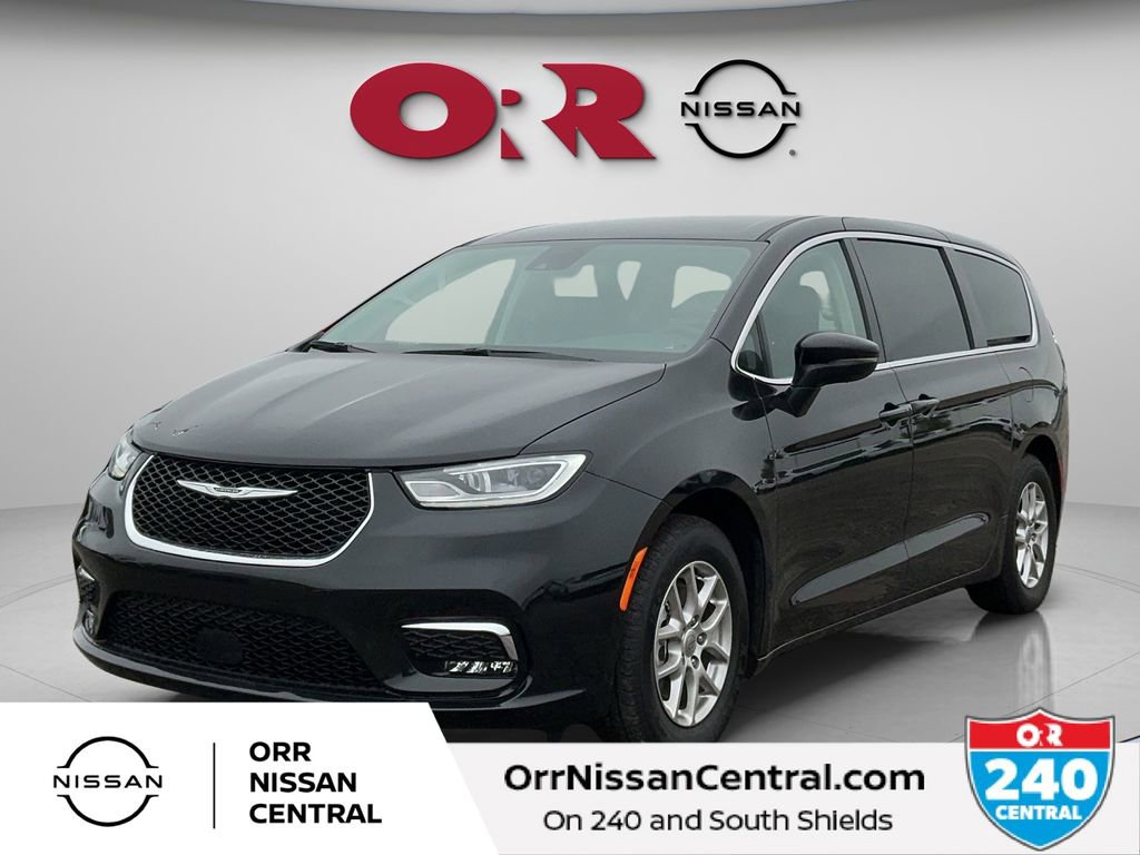 Used 2023 Chrysler Pacifica Touring-L FWD image 1