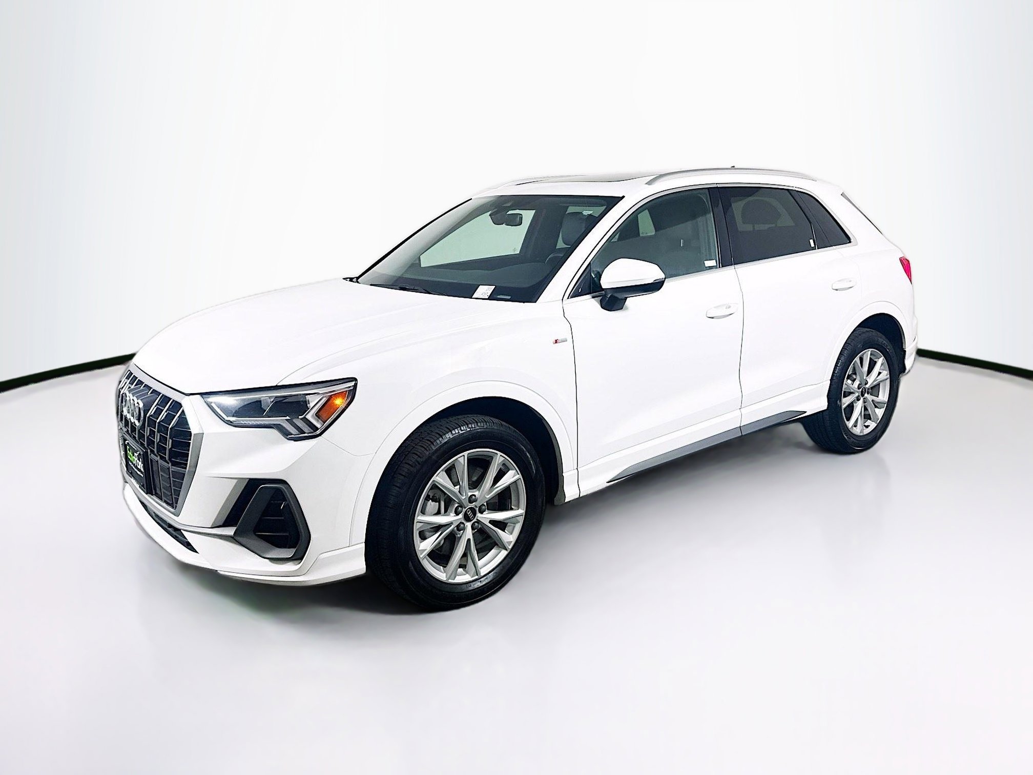 Used 2023 Audi Q3 2.0T Premium image 3