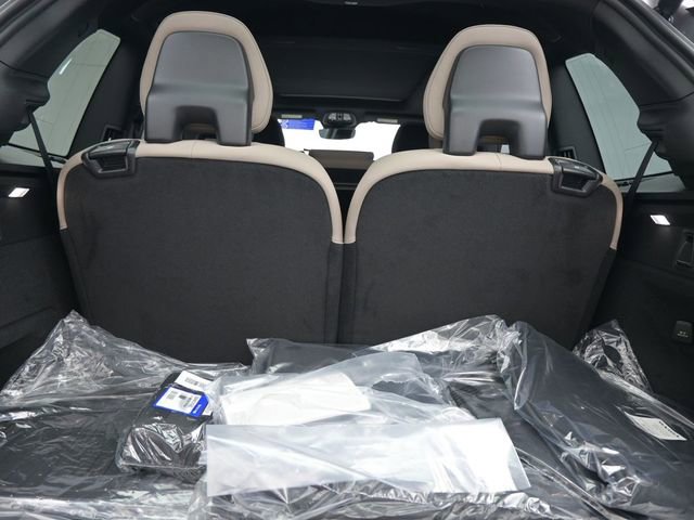 New 2026 Volvo XC90 B6 Plus w/ Protection Package Premier image 32