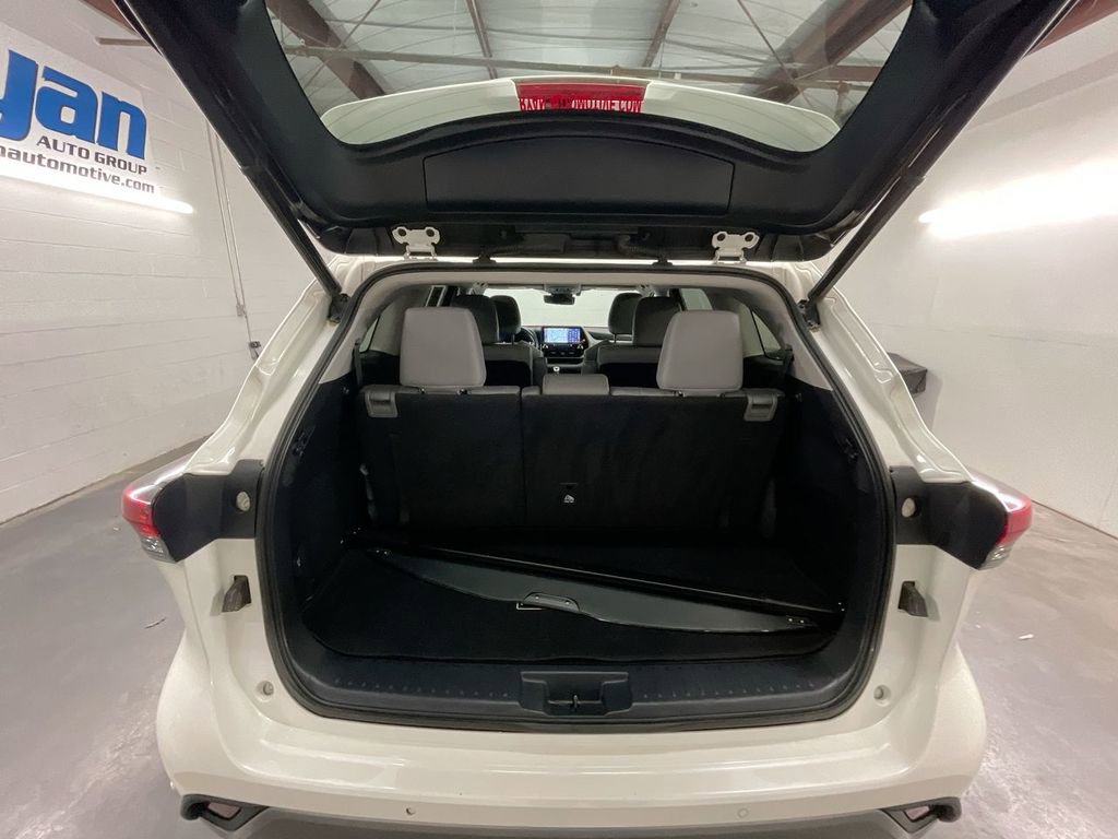 Used 2020 Toyota Highlander Platinum image 26
