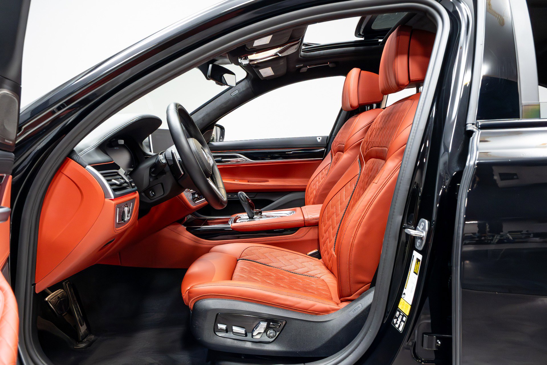 Used 2022 BMW M760i xDrive image 5