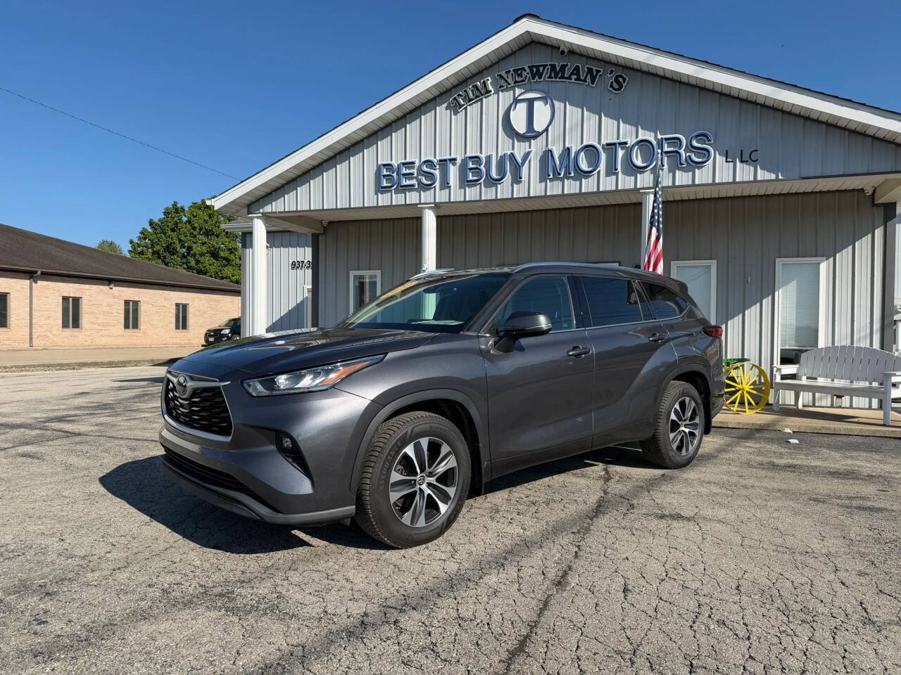 Used 2020 Toyota Highlander XLE AWD/4WD image 1
