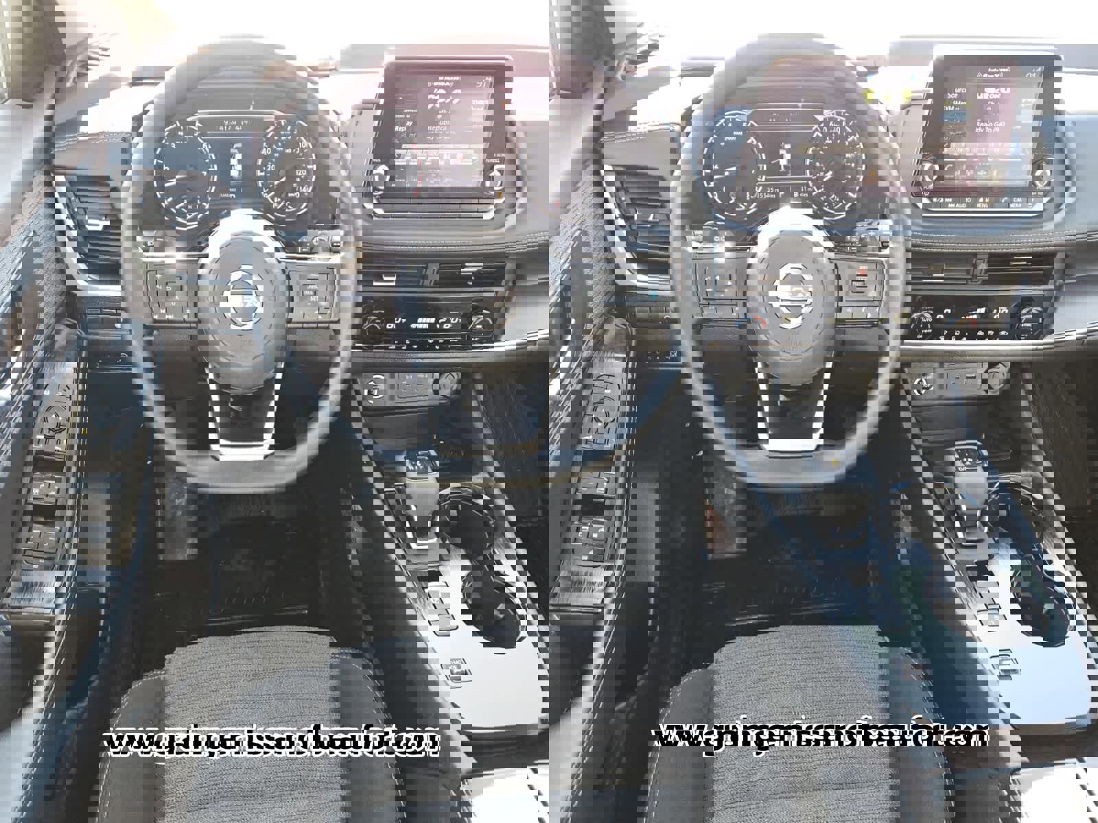 Used 2023 Nissan Rogue SV FWD image 5