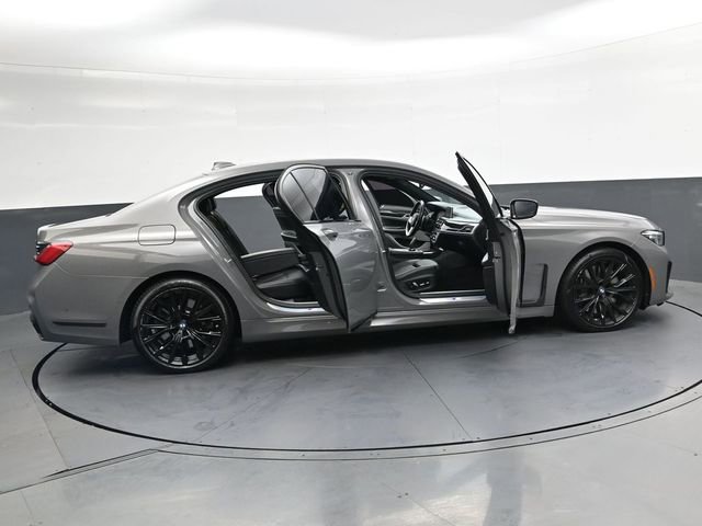 Used 2022 BMW 750i xDrive w/ Executive Package image 40