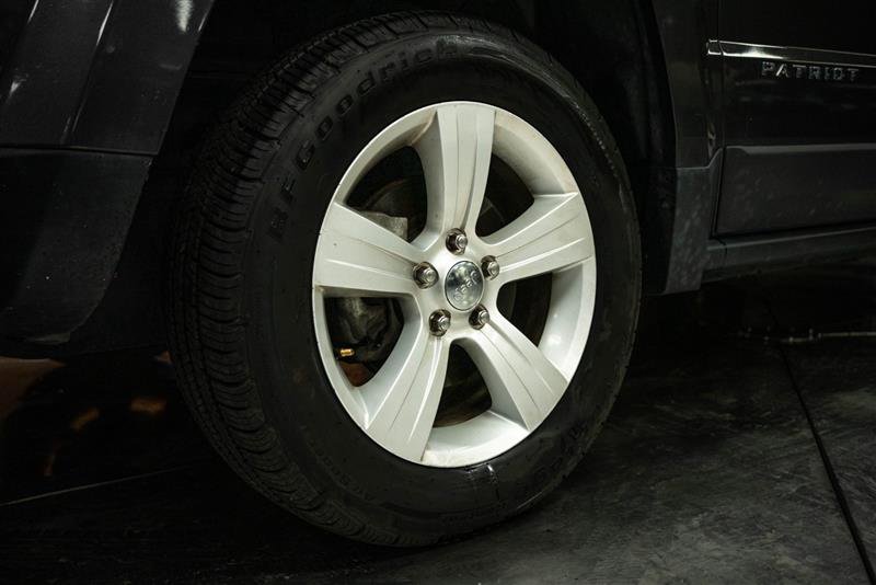 Used 2017 Jeep Patriot Latitude image 3