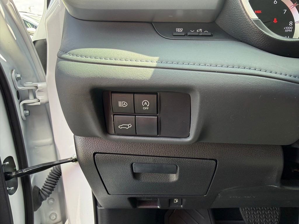 Used 2023 Toyota Highlander XLE FWD image 12