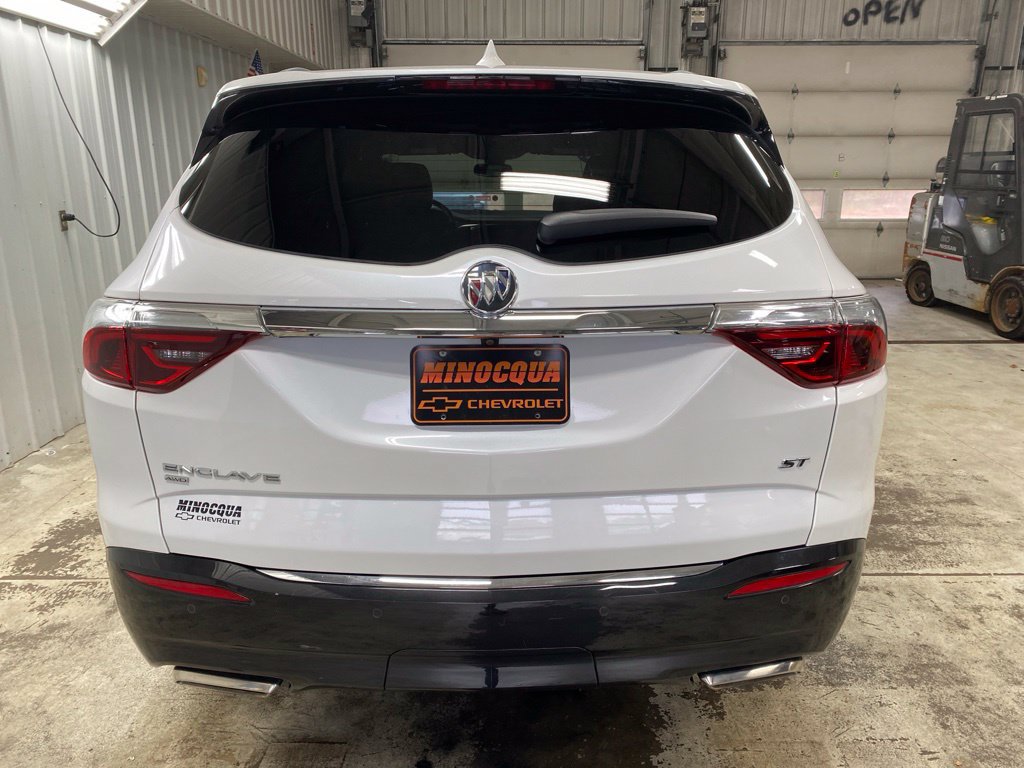 Used 2024 Buick Enclave Essence w/ Sport Touring Edition AWD/4WD image 7