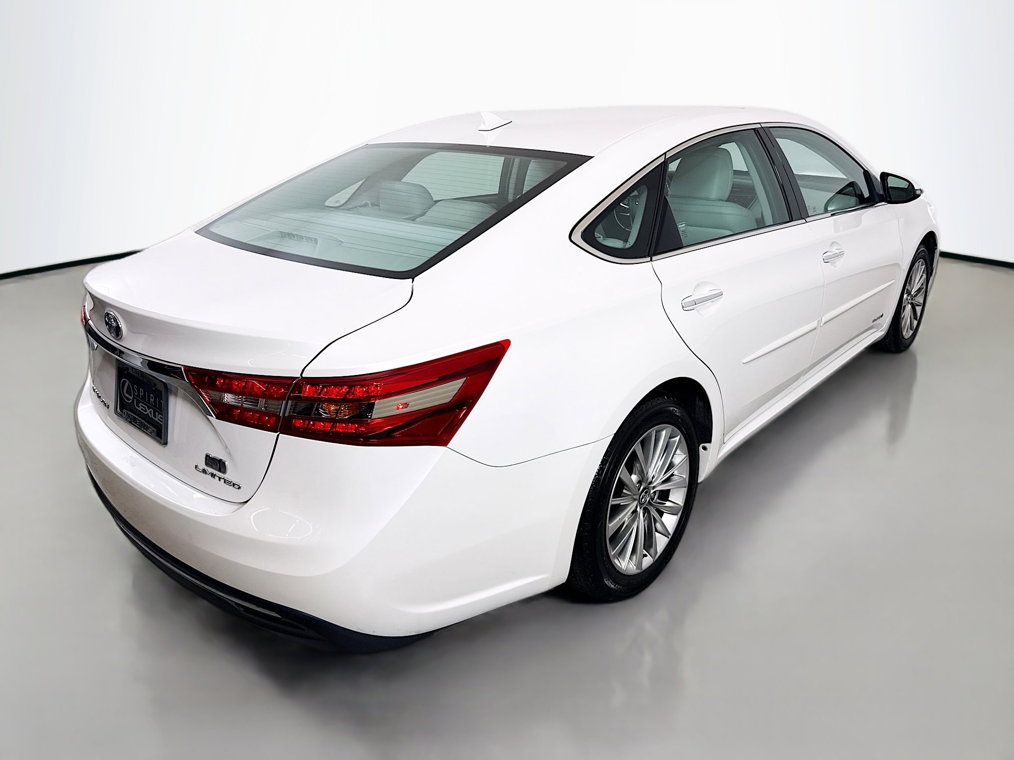 Used 2018 Toyota Avalon Limited image 7