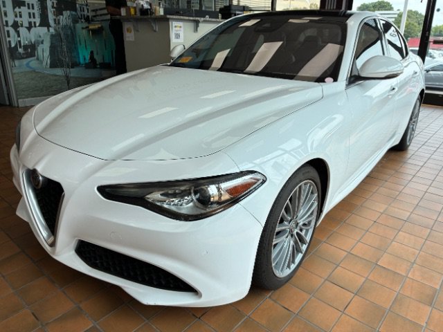 Used 2019 Alfa Romeo Giulia Ti w/ Quick Order Package 22Z Lusso RWD image 8