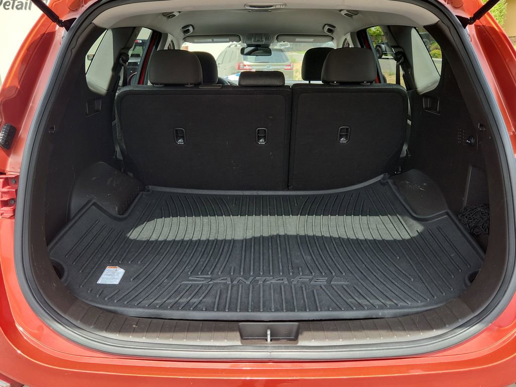 Used 2019 Hyundai Santa Fe SE image 12