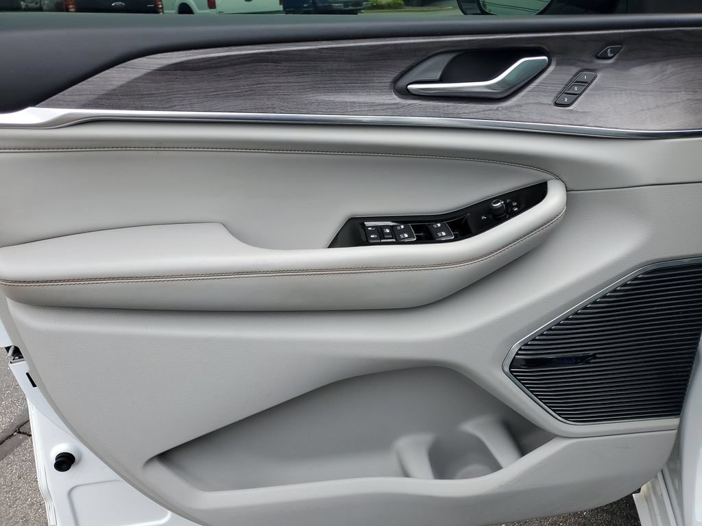Used 2021 Jeep Grand Cherokee L Overland w/ Luxury Tech Group IV AWD/4WD image 26