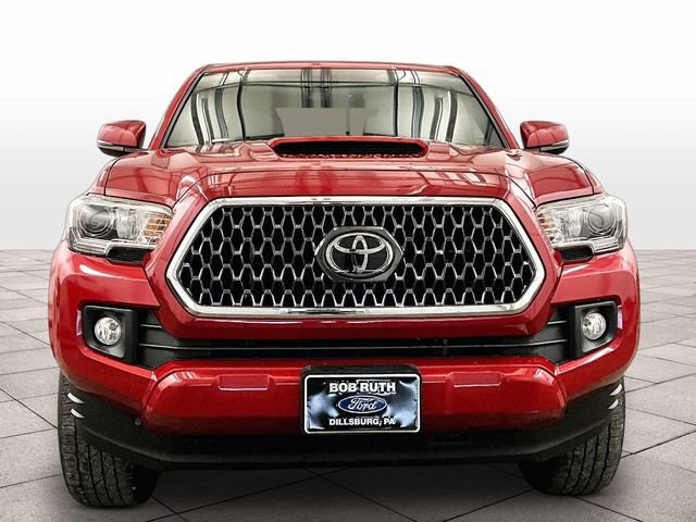 Used 2019 Toyota Tacoma TRD Sport AWD/4WD image 3
