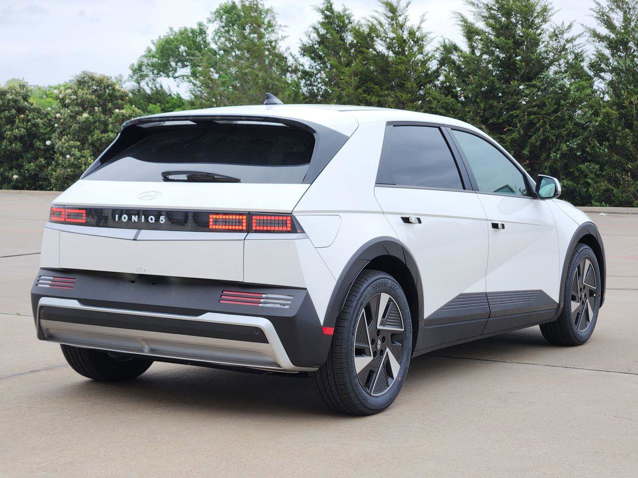 New 2026 Hyundai Ioniq 5 SEL RWD image 4
