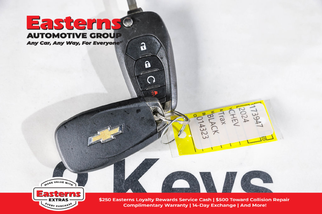 Used 2024 Chevrolet Trax RS FWD image 25