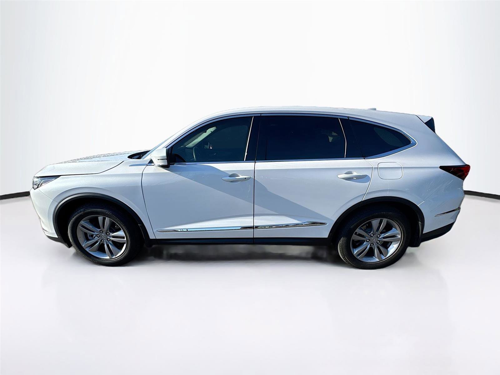 Used 2024 Acura MDX SH-AWD image 2