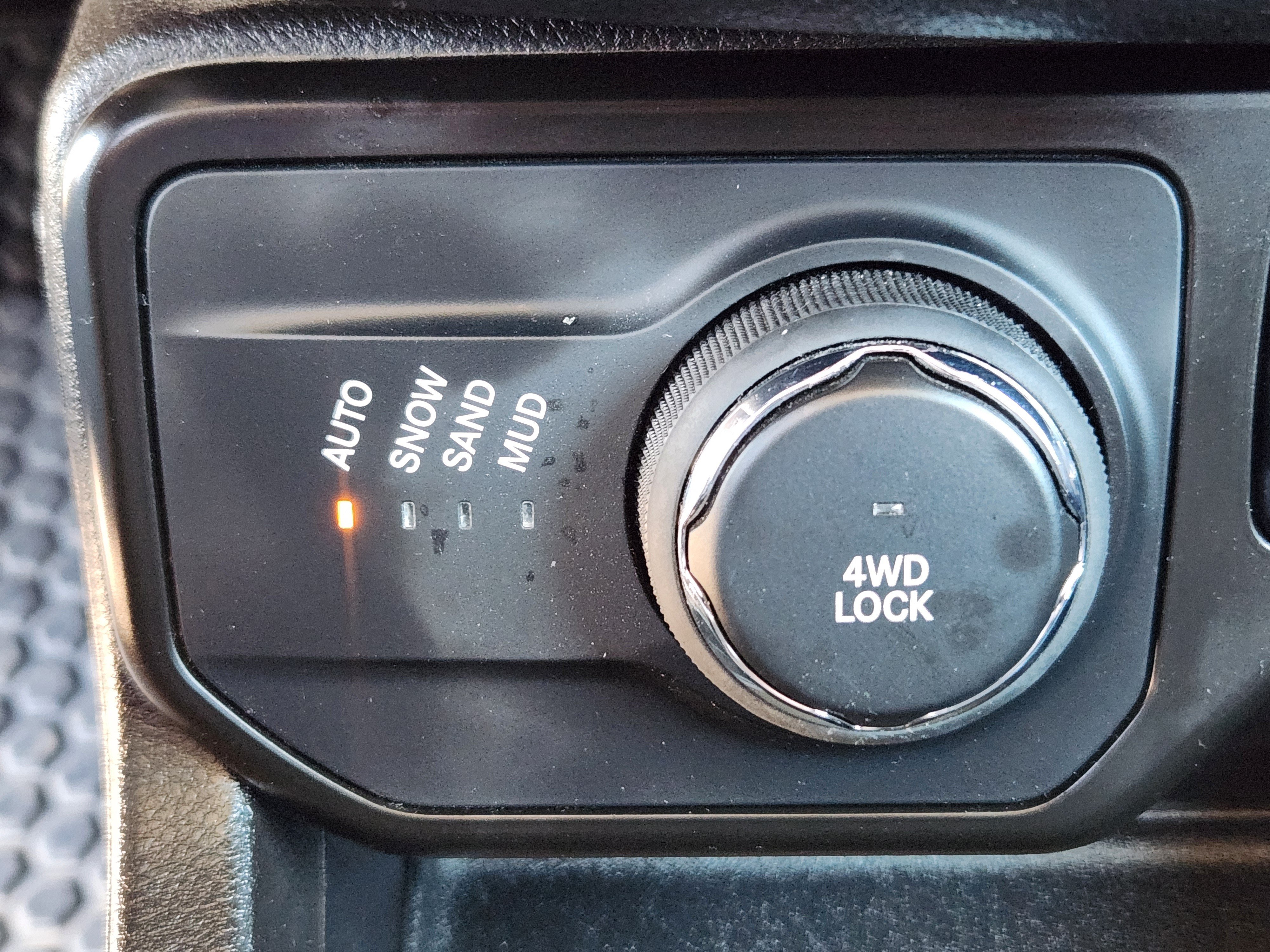 Used 2023 Jeep Renegade Latitude AWD/4WD image 15