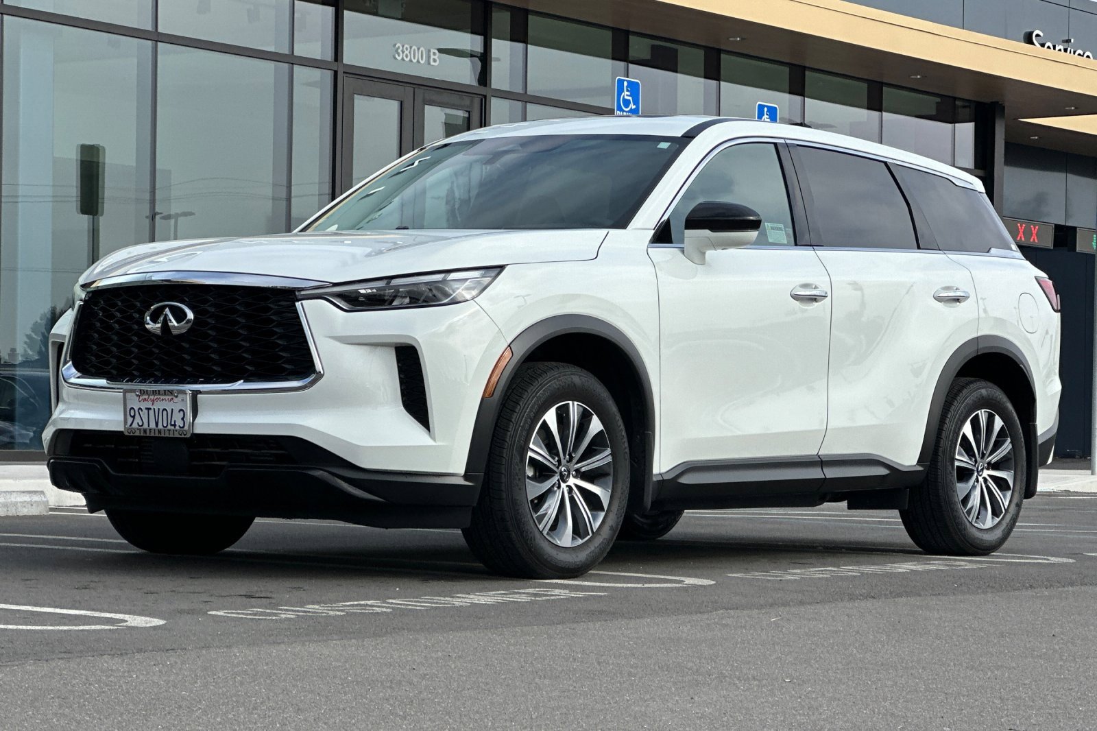 Certified 2025 INFINITI QX60 Pure image 8