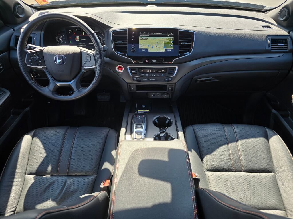 Used 2024 Honda Passport TrailSport image 2