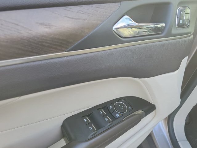 Used 2018 Lincoln MKC Reserve w/ Lincoln MKC Climate Package FWD image 24