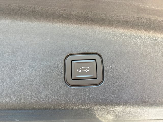 Certified 2026 Cadillac Vistiq Sport w/ LPO, Floor Liner Package AWD/4WD image 18
