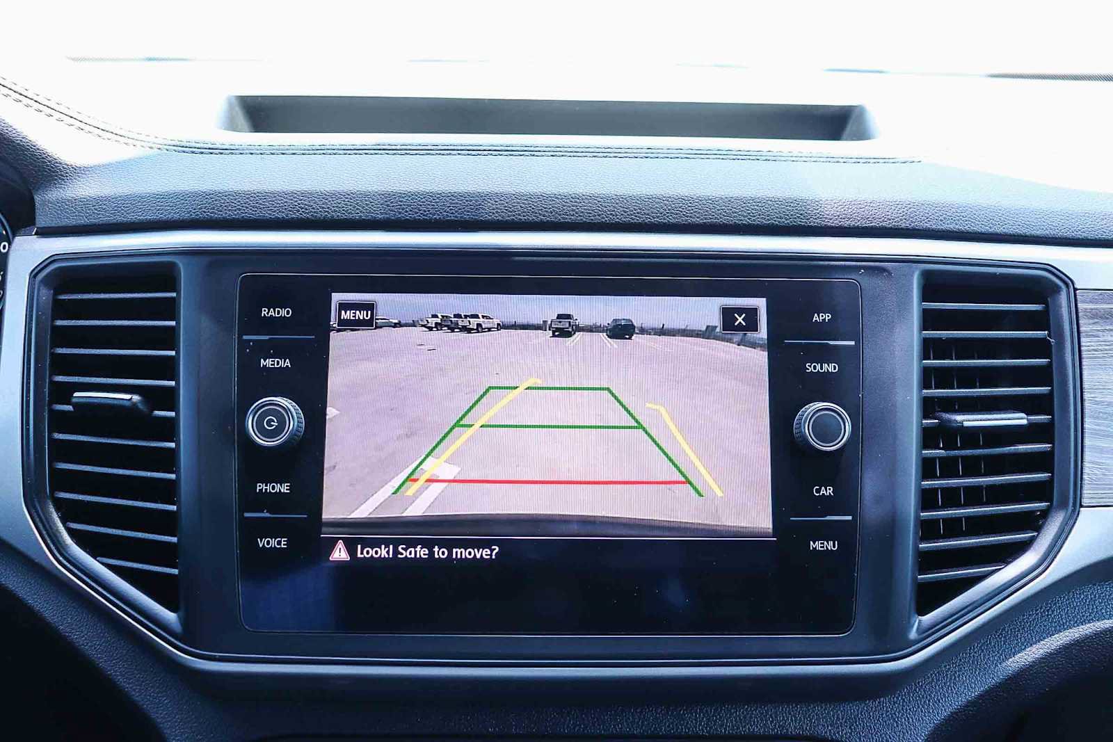 Certified 2020 Volkswagen Atlas Cross Sport SE FWD image 25