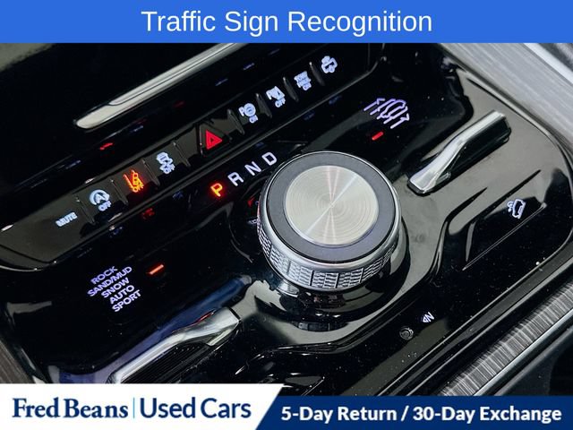 Used 2023 Jeep Wagoneer L Series III w/ Premium Group I AWD/4WD image 24