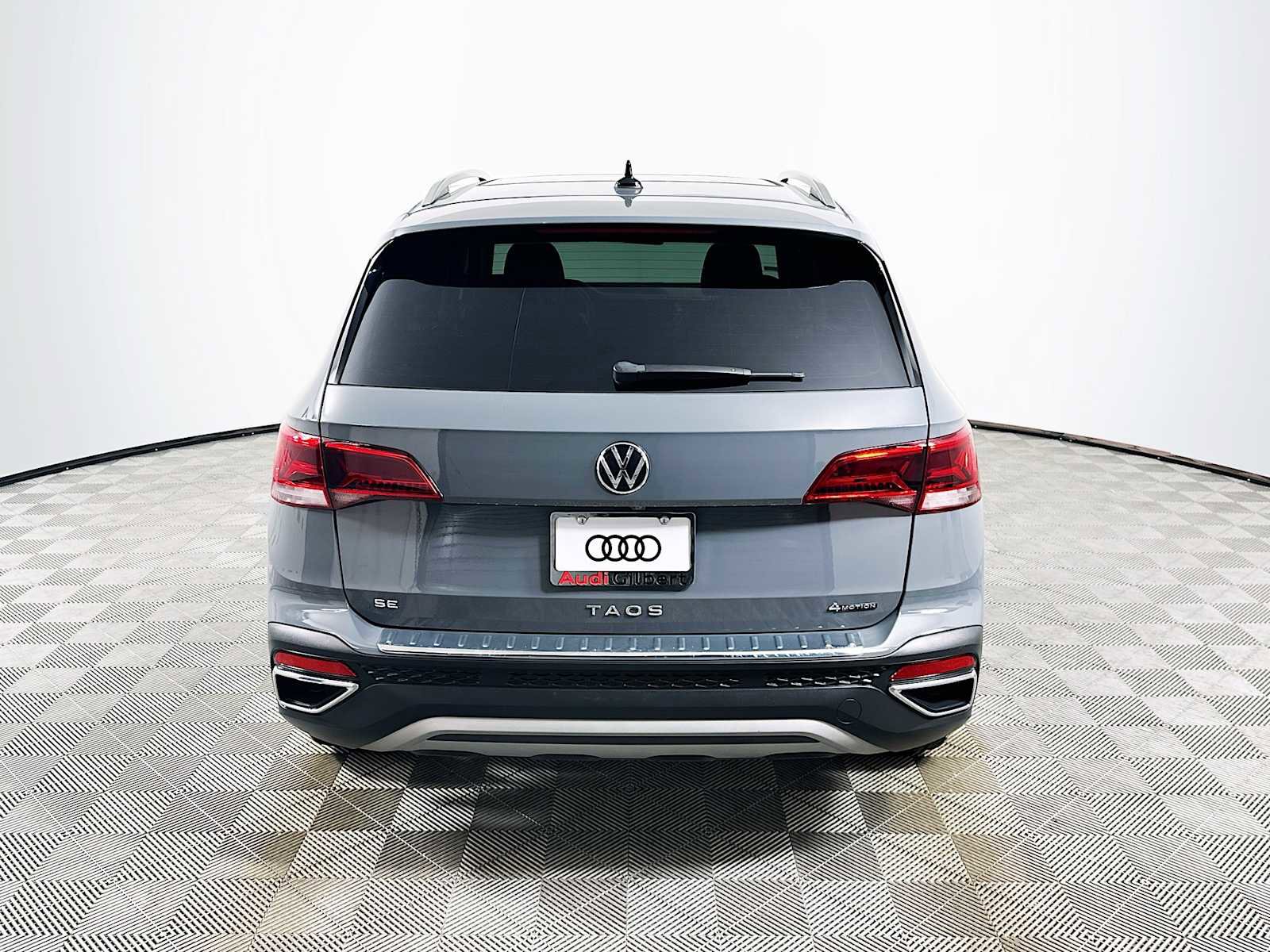 Used 2022 Volkswagen Taos SE w/ Panoramic Sunroof Package AWD/4WD image 6
