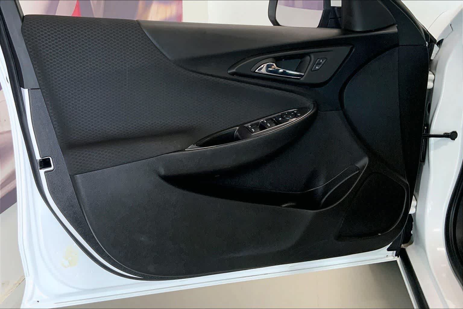 Used 2017 Chevrolet Malibu LT FWD image 25