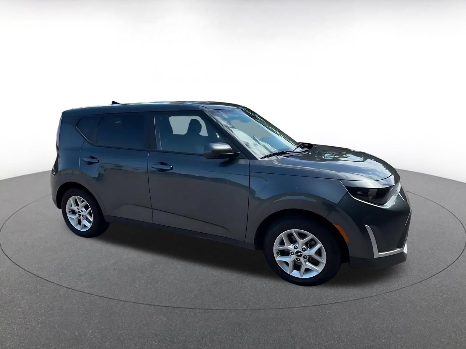 Used 2025 Kia Soul LX w/ LX Technology Package FWD image 2