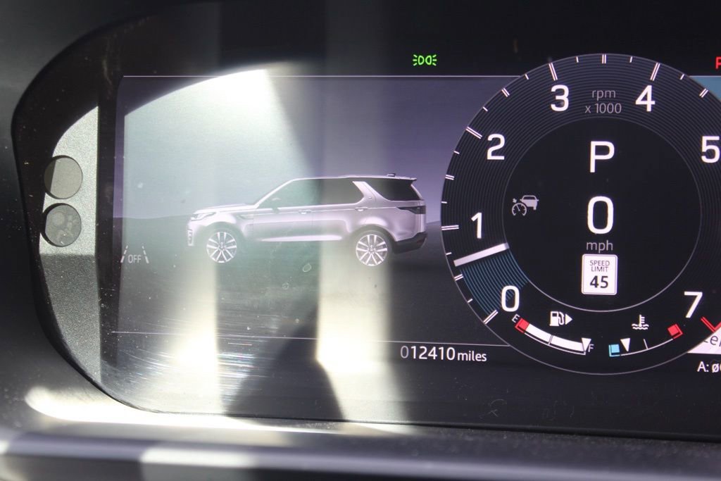 Certified 2025 Land Rover Discovery Dynamic SE image 21