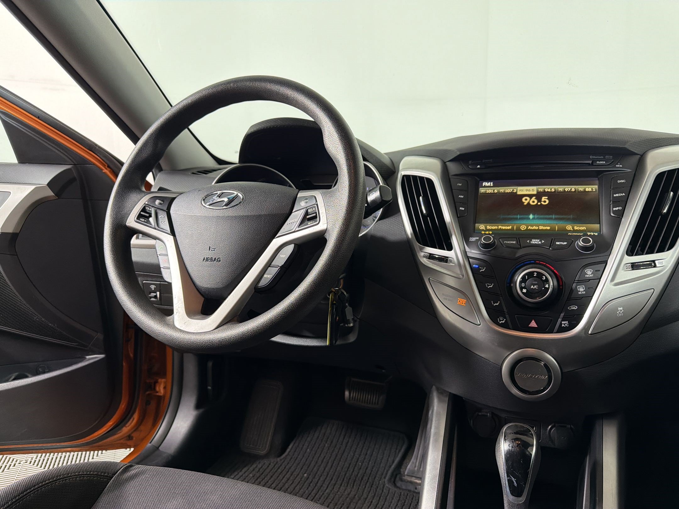 Used 2014 Hyundai Veloster FWD image 25